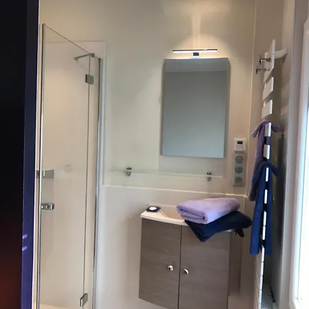 Le Haut Du Pave 게스트하우스 3*